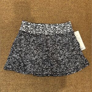 Lululemon size 2 white & black marble print Circuit Breaker Skirt (inner shorts)